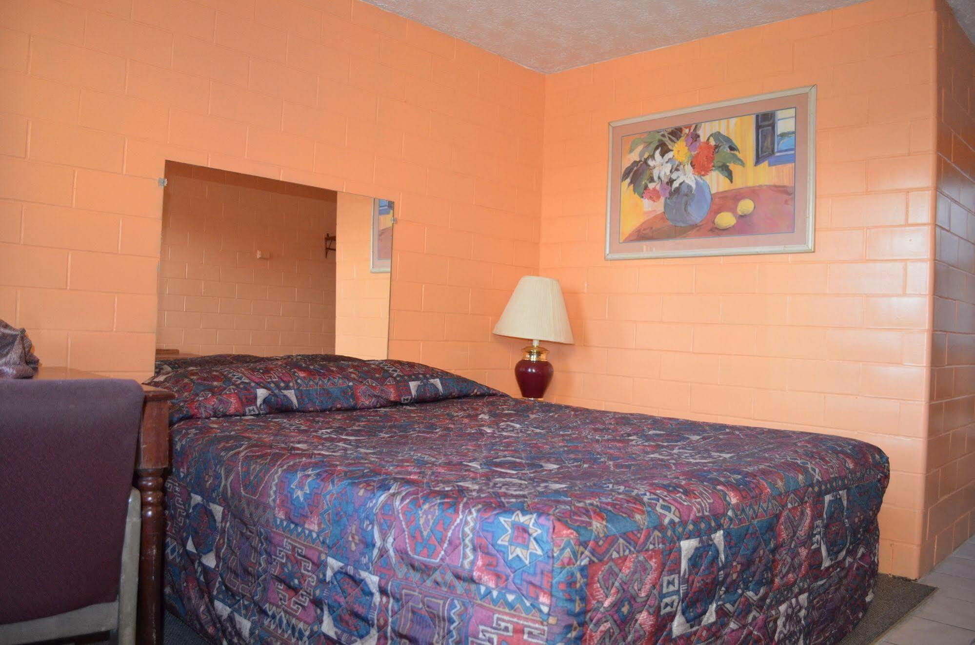 Admiral Motel Oaklandon Exterior photo